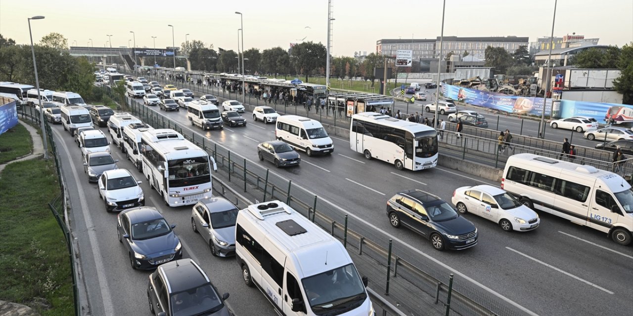 İstanbul'un bazı bölgelerinde trafikte yoğunluk yaşanıyor