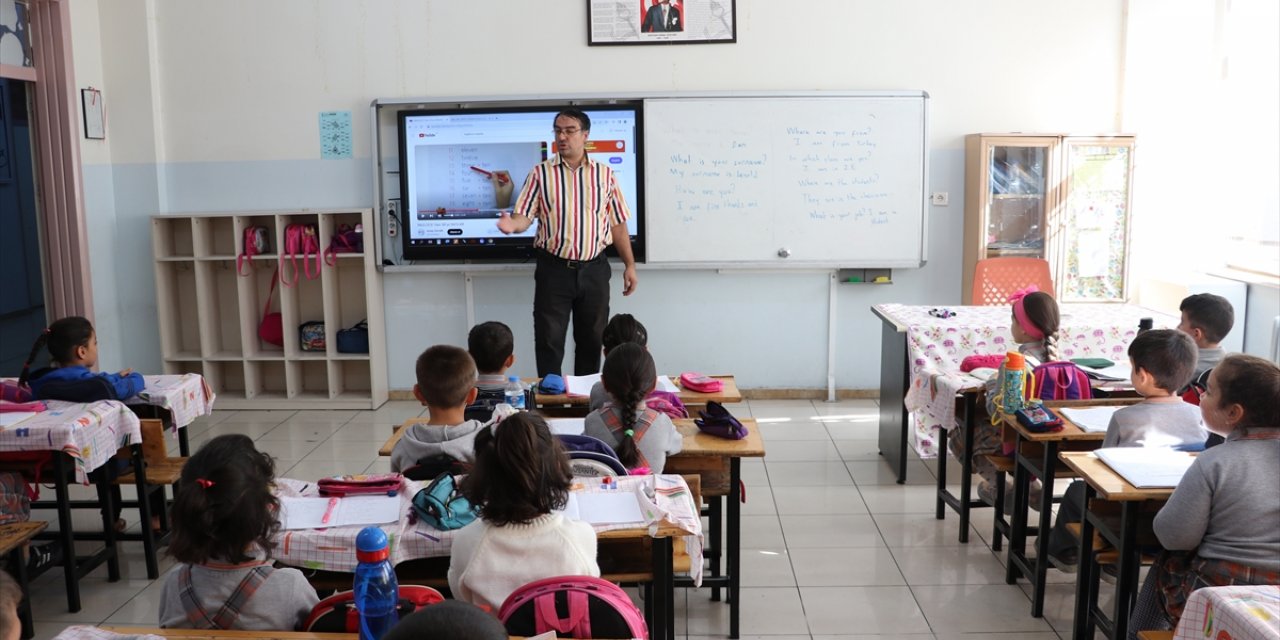 Onlarca dil bilen İngilizce öğretmeni yeni diller öğreniyor