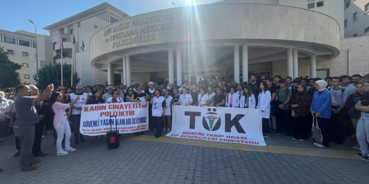 Mersin'de sağlıkçılara yönelik şiddet protesto edildi