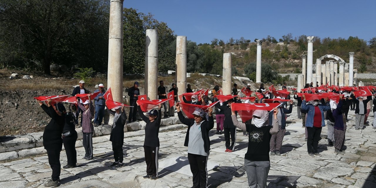 Gladyatörler kentinde "100. Yıl" ve "Türkiye" koreografisi oluşturuldu