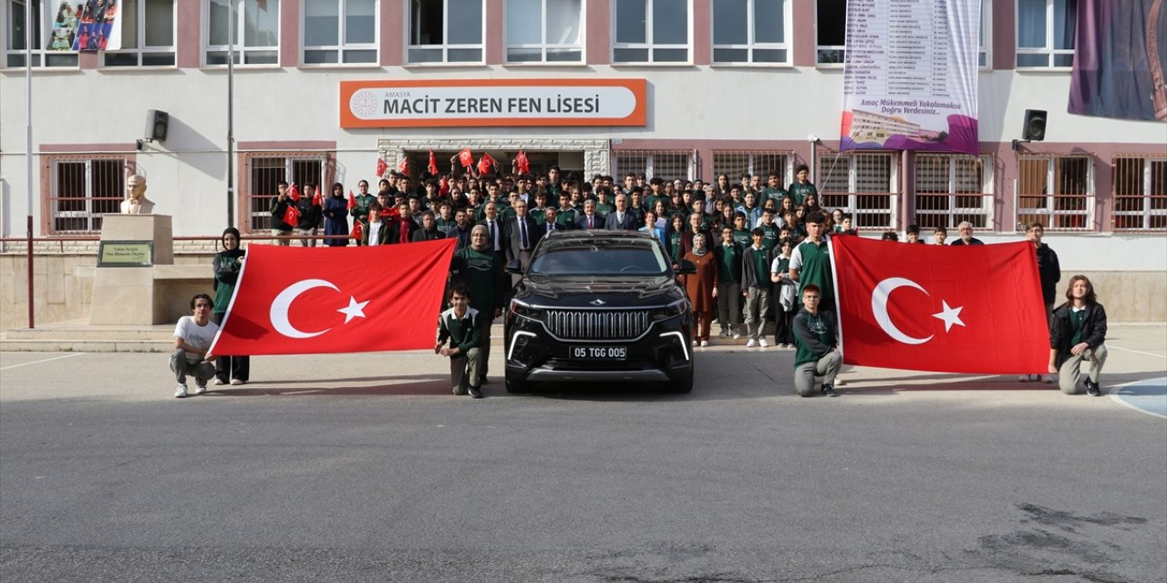 Amasya'da öğrencilerden Togg eşliğinde "100. yıl" koreografisi