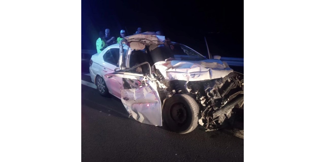 Hatay'da kamyona arkadan çarpan otomobildeki 2 kişi öldü