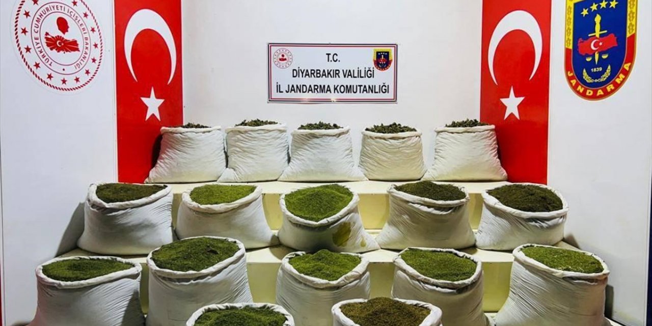 Diyarbakır'da 1 ton 354 kilogram esrar ele geçirildi