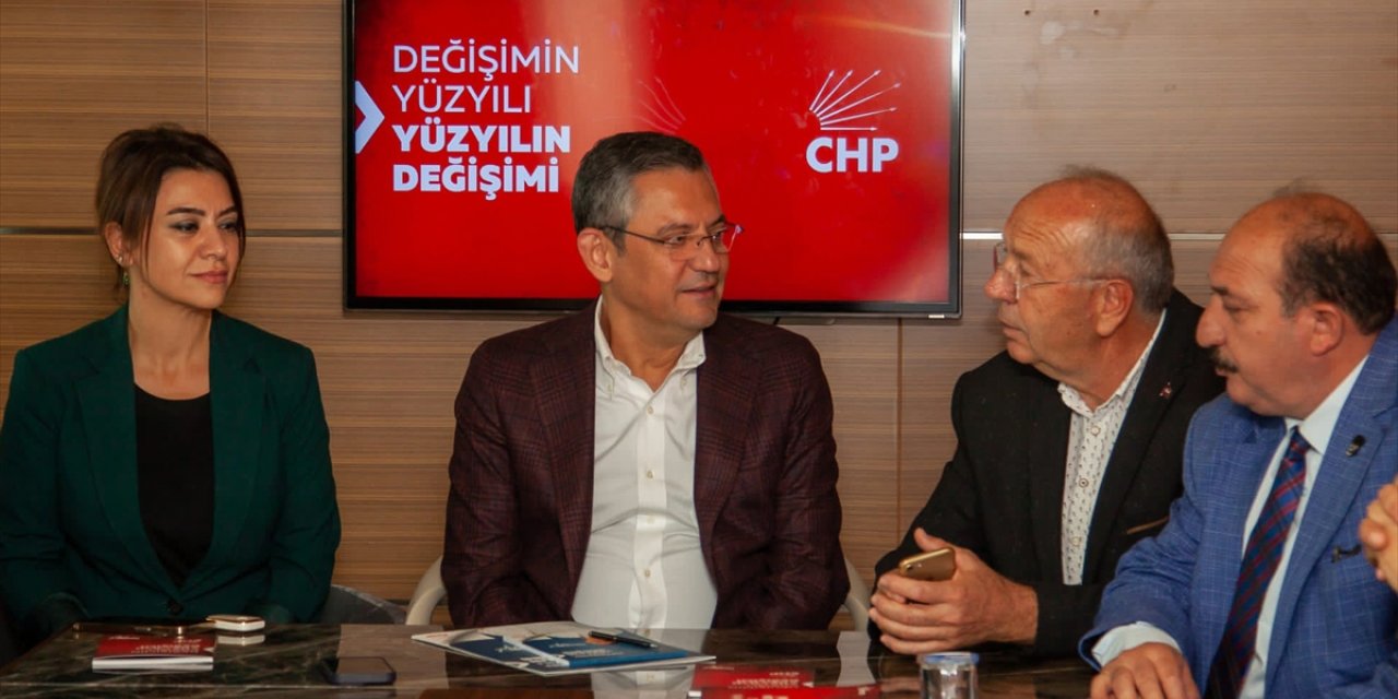 CHP Genel Başkan adayı Özgür Özel, partisinin Konya'daki örgüt yöneticileriyle görüştü: