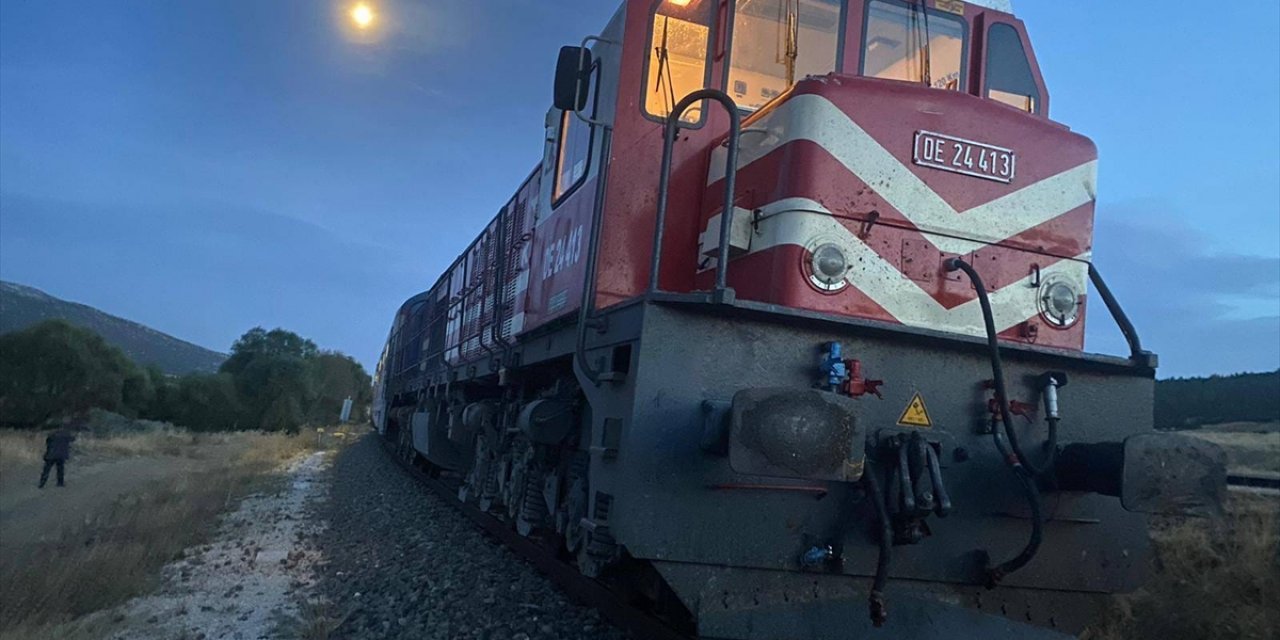 Afyonkarahisar'da trenin çarptığı traktörün sürücüsü