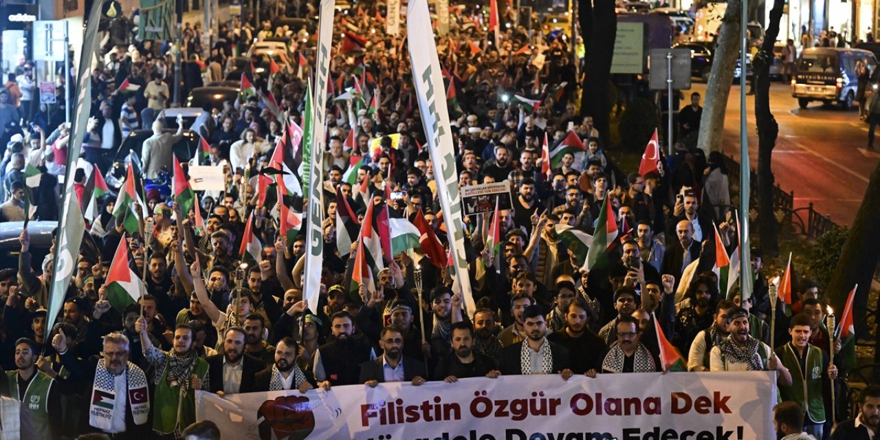 İsrail'in Gazze'ye saldırıları "Filistin İçin Yürüyoruz" etkinliğinde protesto edildi