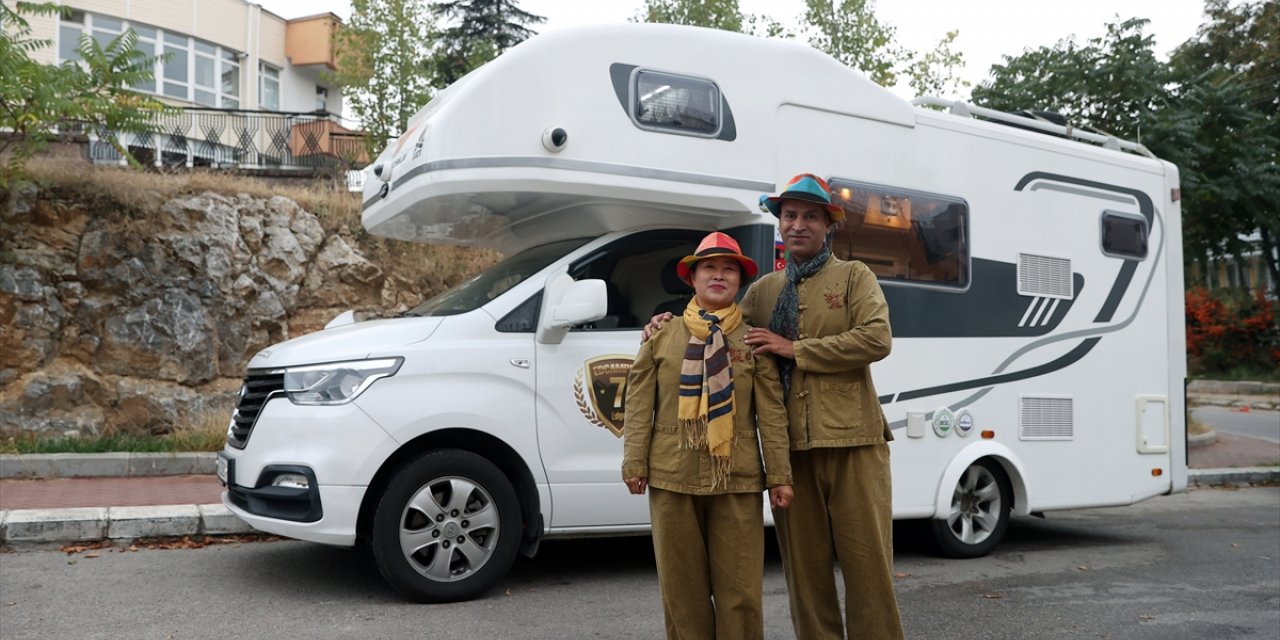 Güney Kore'den "Hayat bu değil" düşüncesiyle yola çıkan çift, karavanla dünyayı turluyor