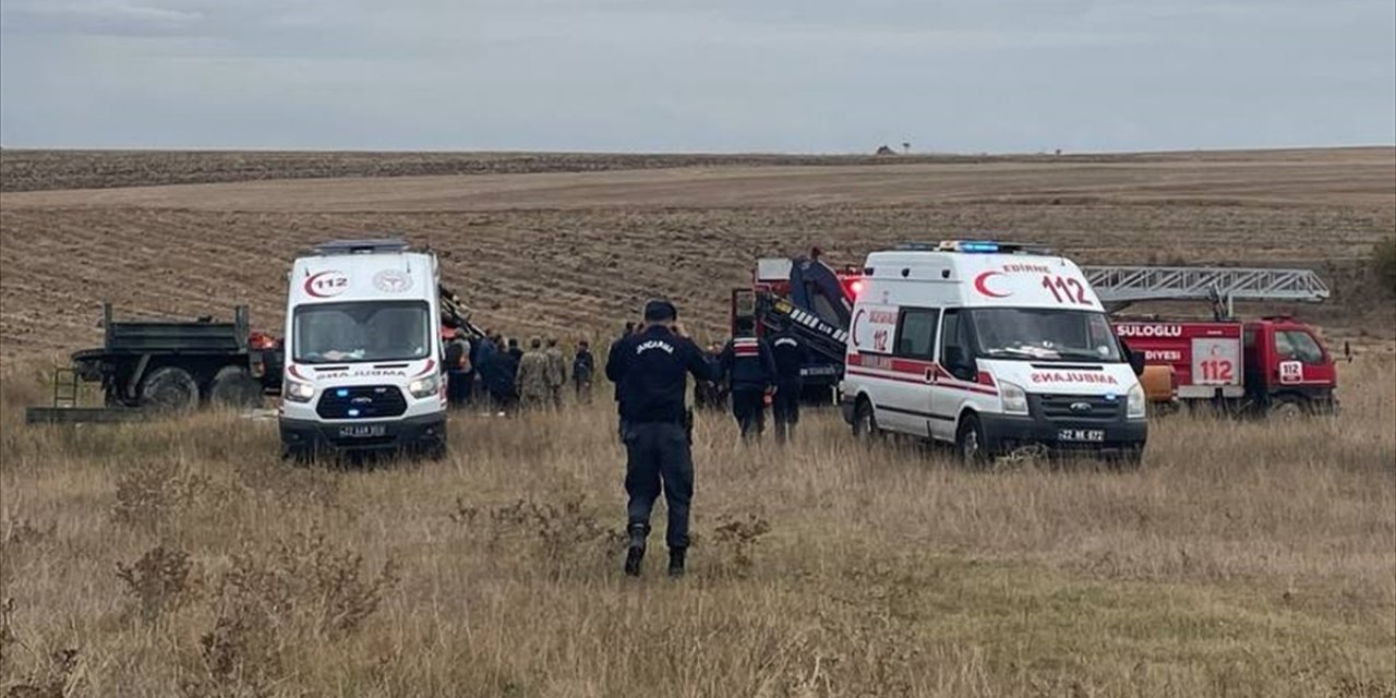 Edirne'de askeri aracın devrilmesi sonucu 3 asker yaralandı