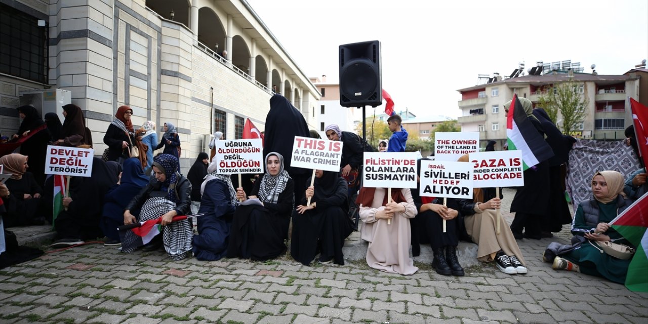 Bingöllü kadınlar Filistin'e destek için oturma eylemi gerçekleştirdi