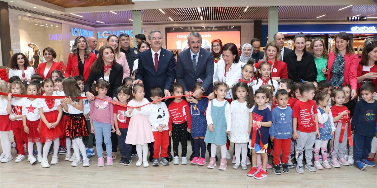 Edirne'de öğrenciler geri dönüşüm malzemelerinden "100. Yılda 100 Bayrak" sergisi hazırladı