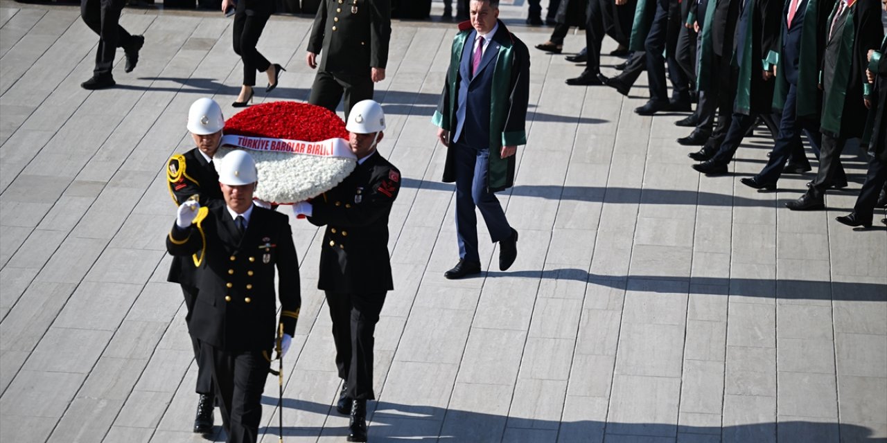 Türkiye Barolar Birliği Cumhuriyetin 100. yılı programı kapsamında Anıtkabir'i ziyaret etti