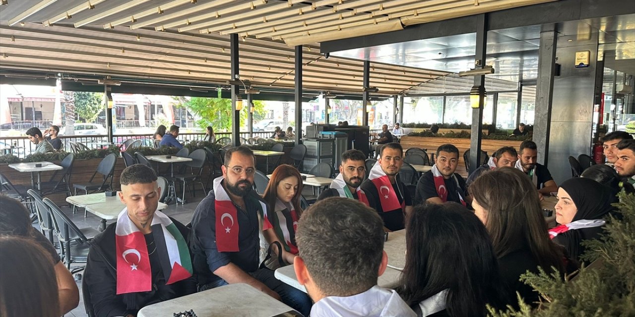 AK Parti Gençlik Kollarından, Türkiye genelindeki Starbucks şubelerinde protesto