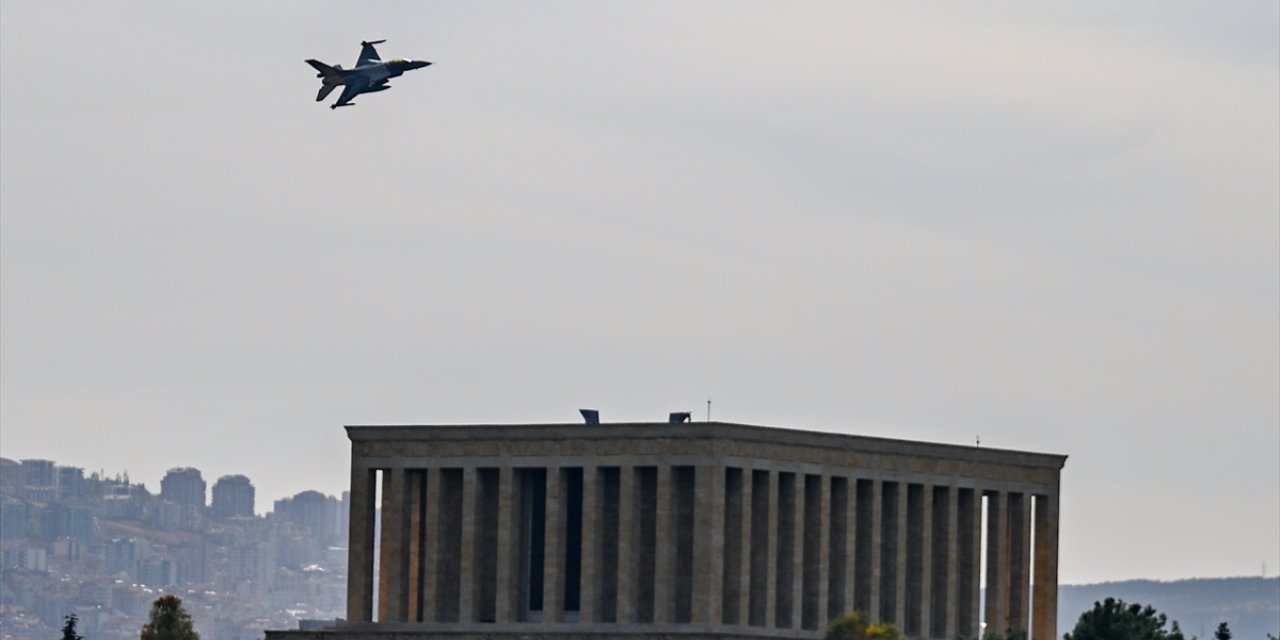 SOLOTÜRK, Anıtkabir'de çevre tanıma uçuşu yaptı