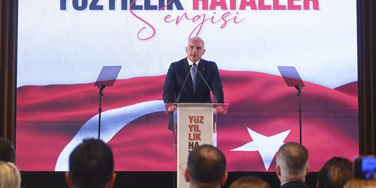 Kültür ve Turizm Bakanı Mehmet Nuri Ersoy, "Yüzyıllık Hayaller" sergisinin açılışına katıldı