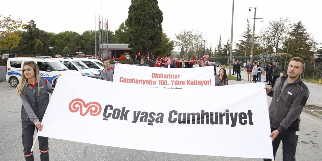 Otokar çalışanlarından "Cumhuriyet'in 100. yılı" yürüyüşü