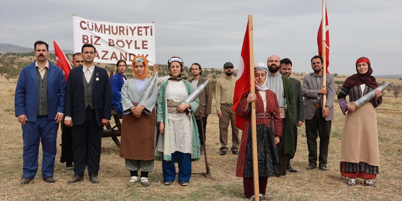 Uşak'ta 90 yıllık "Cumhuriyet'i Biz Böyle Kazandık" fotoğrafı canlandırıldı