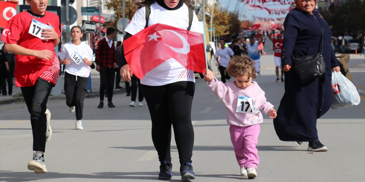 Erzurum'da düzenlenen 100'üncü yıl etkinliklerinde Cumhuriyet coşkusu yaşandı