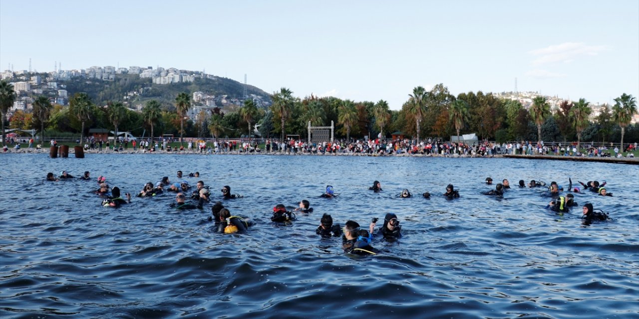 Kocaeli'de 100 dalgıç İzmit Körfezi'nde "Cumhuriyet" dalışı yaptı