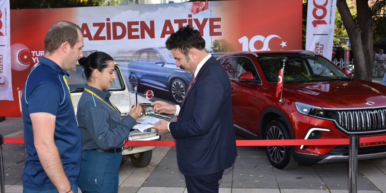 Eskişehir Vali Yardımcısı Altun 21 yıl önce kendisine yazdığı mektubu teslim aldı