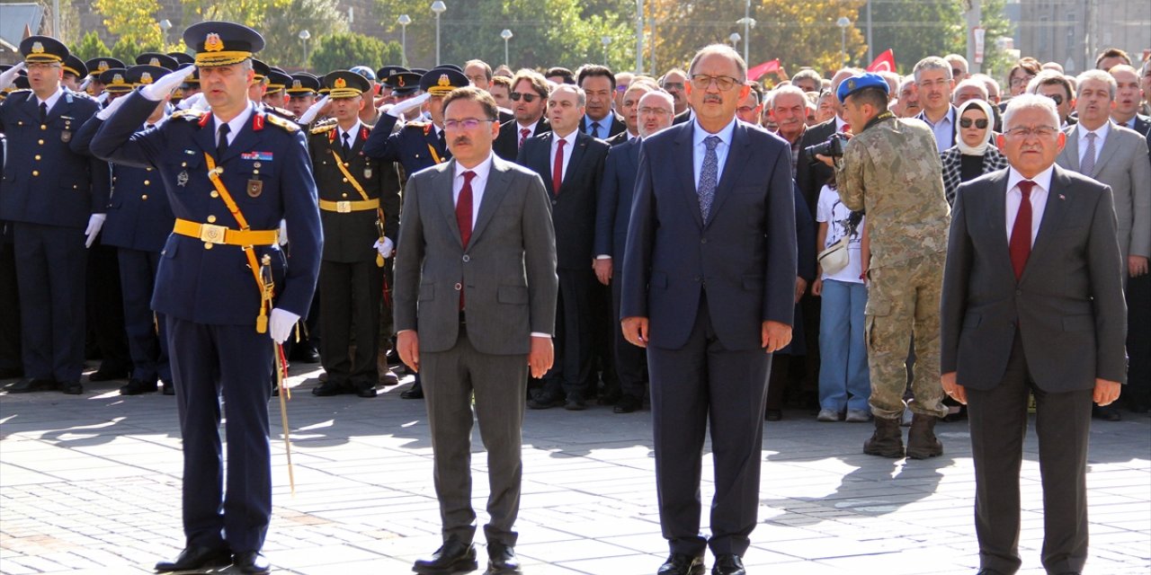 Bakan Özhaseki, Kayseri'de çelenk sunma töreninde konuştu: