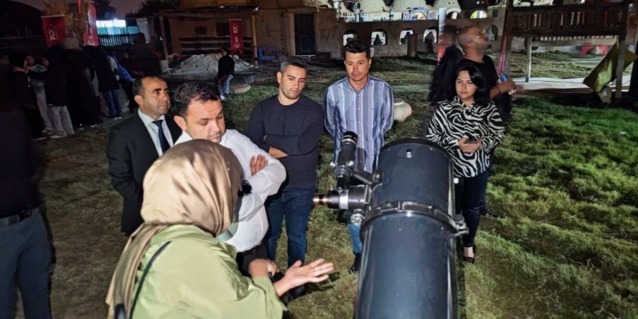 Şanlıurfa'da Cumhuriyet'in 100. yılı kapsamında öğrenciler gezegenleri gözlemledi