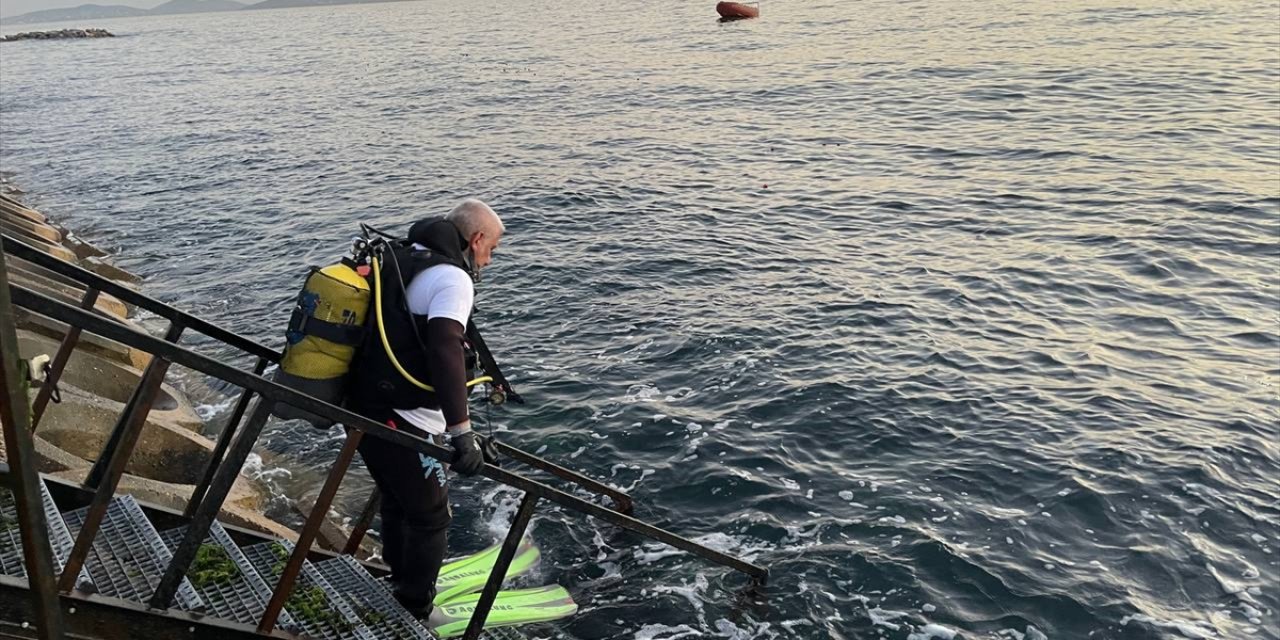 İstanbul'da "Cumhuriyetin Işığında 100. Yıl Fener Alayı" dalışı yapıldı