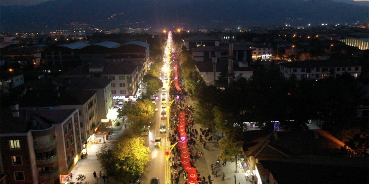 Erzincan ve Iğdır'da Cumhuriyet'in 100. yılı dolayısıyla fener alayı yapıldı