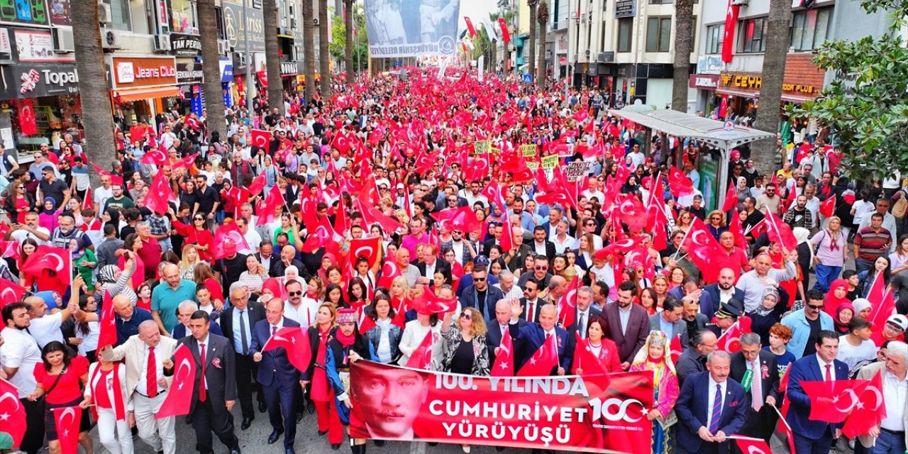 Denizli'de "Cumhuriyet Yürüyüşü" yapıldı