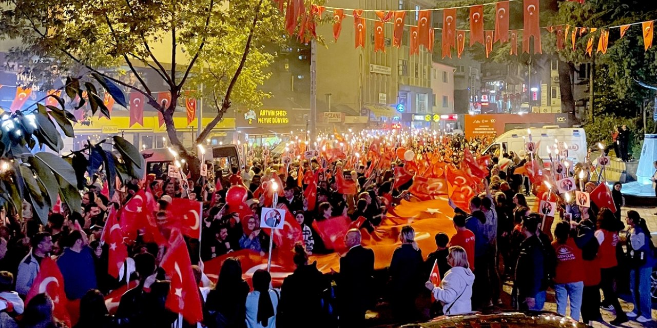 Artvin ve Giresun'da Cumhuriyet'in 100. yılı fener alayıyla kutlandı