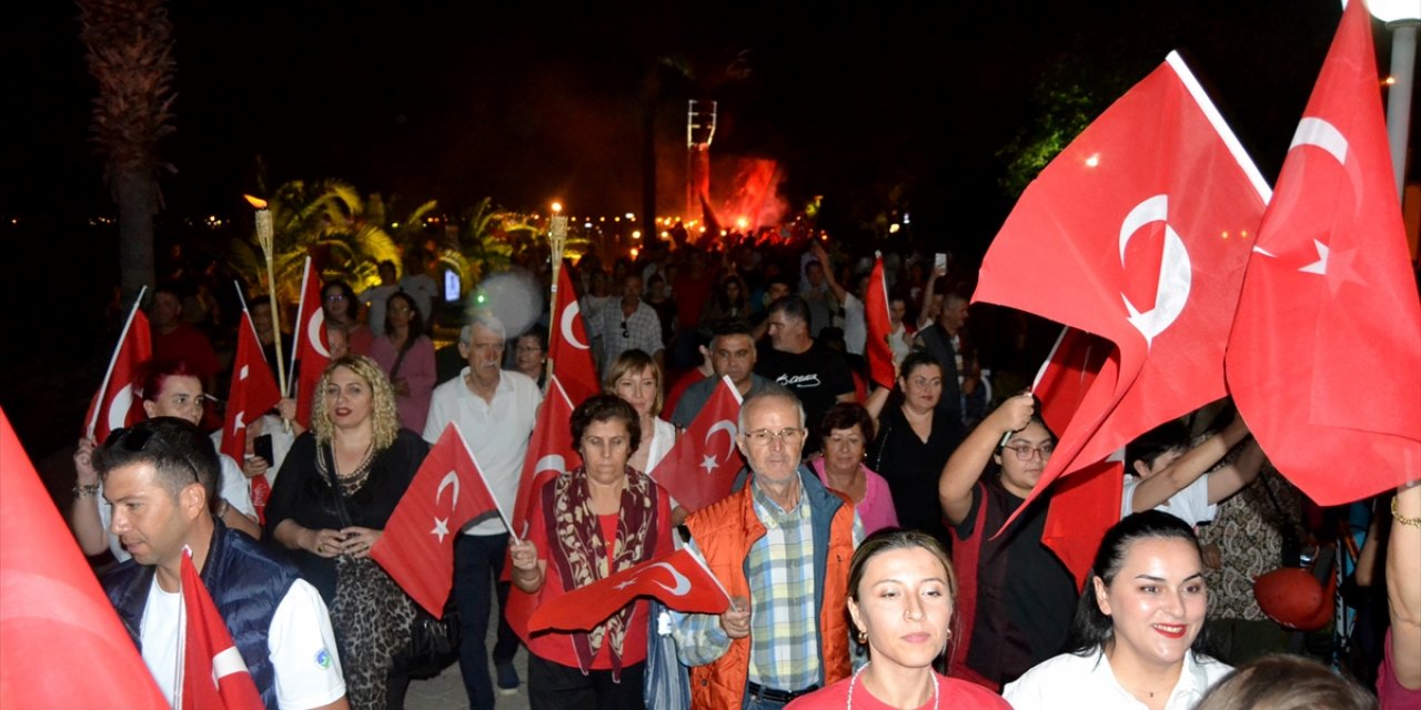 Muğla ve ilçelerinde Cumhuriyet Bayramı dolayısıyla fener alayı düzenlendi