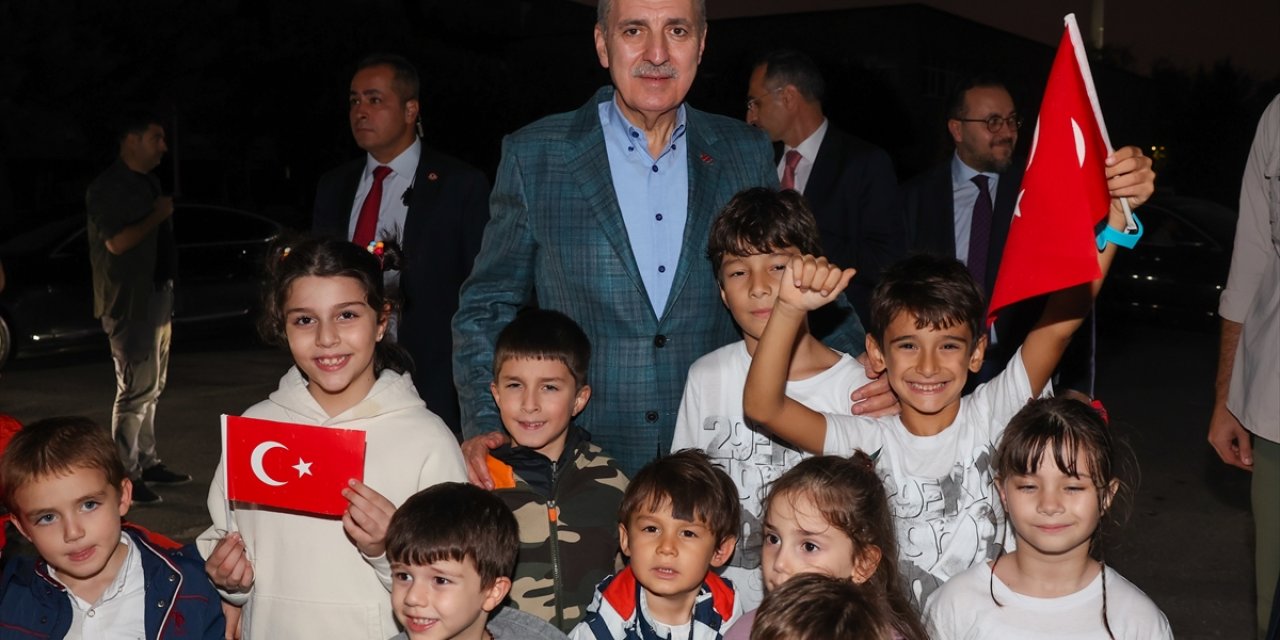 TBMM Başkanı Kurtulmuş, Türk donanmasının İstanbul Boğazı'ndaki resmigeçidini izledi