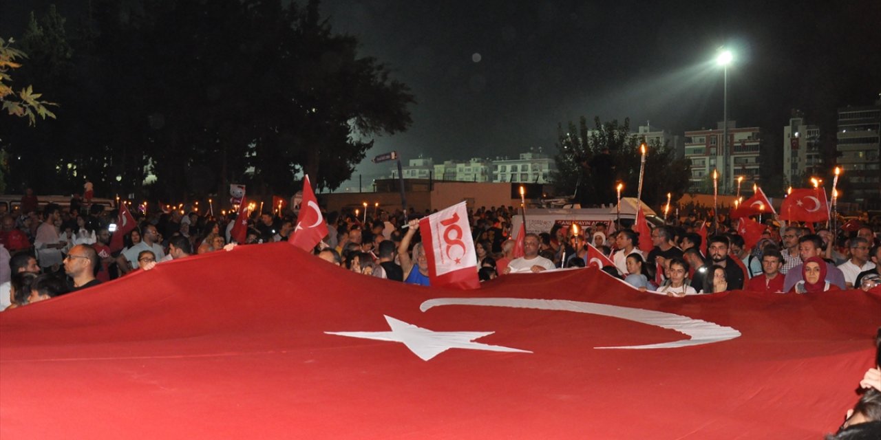 Mersin'de Cumhuriyet'in 100. yılı dolayısıyla fener alayı düzenlendi