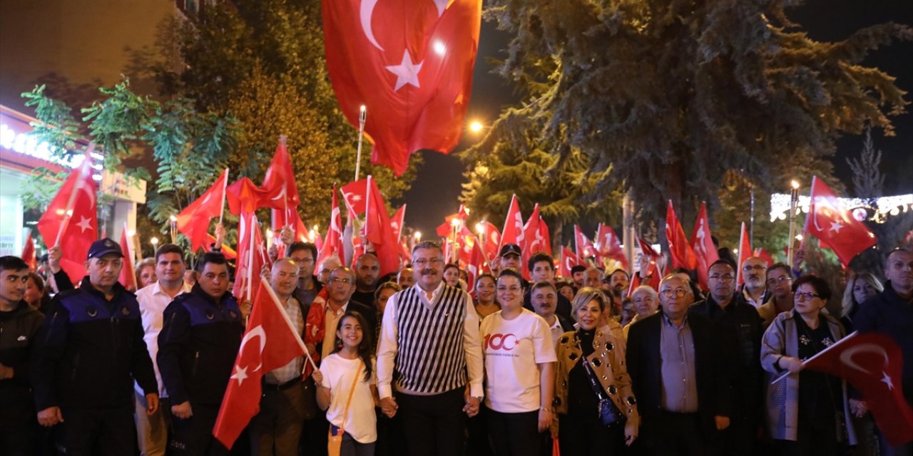 Amasya'da Cumhuriyet'in 100. yılı fener alayı ile kutlandı