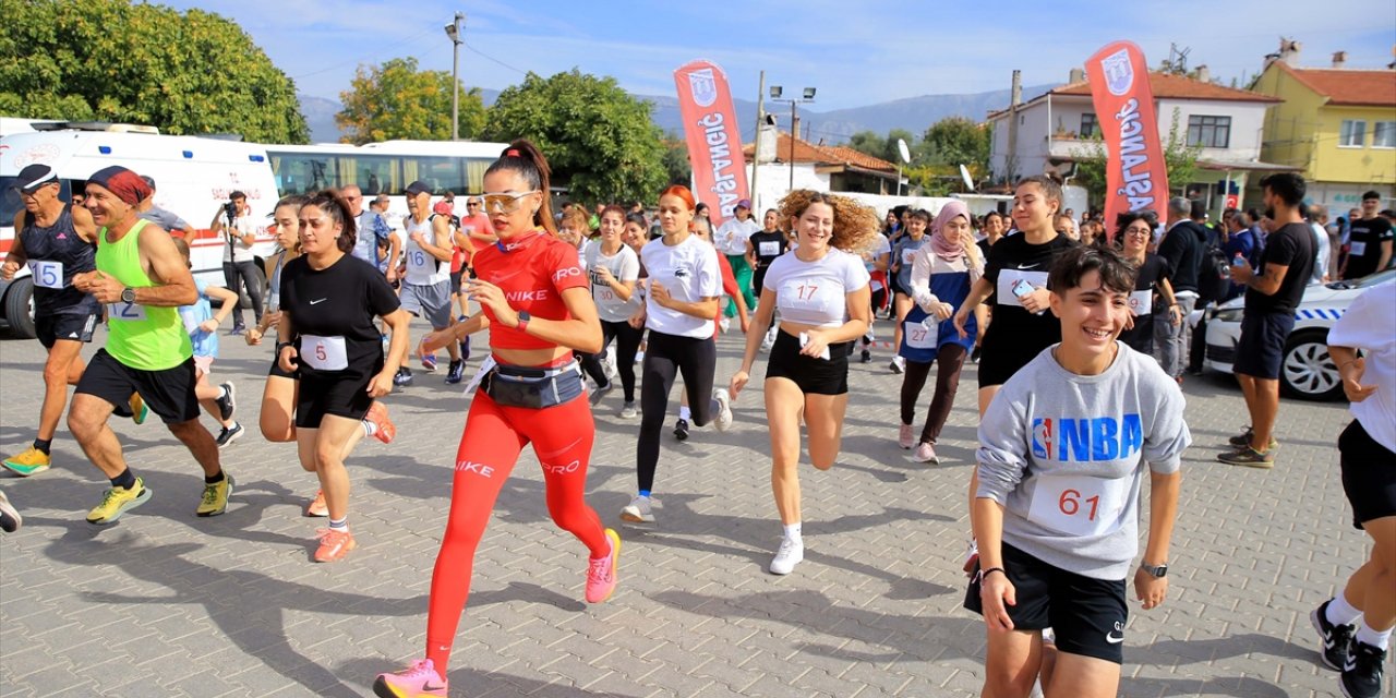 "30. Atatürk'e Saygı Cumhuriyet Yol Koşusu" Muğla'da yapıldı