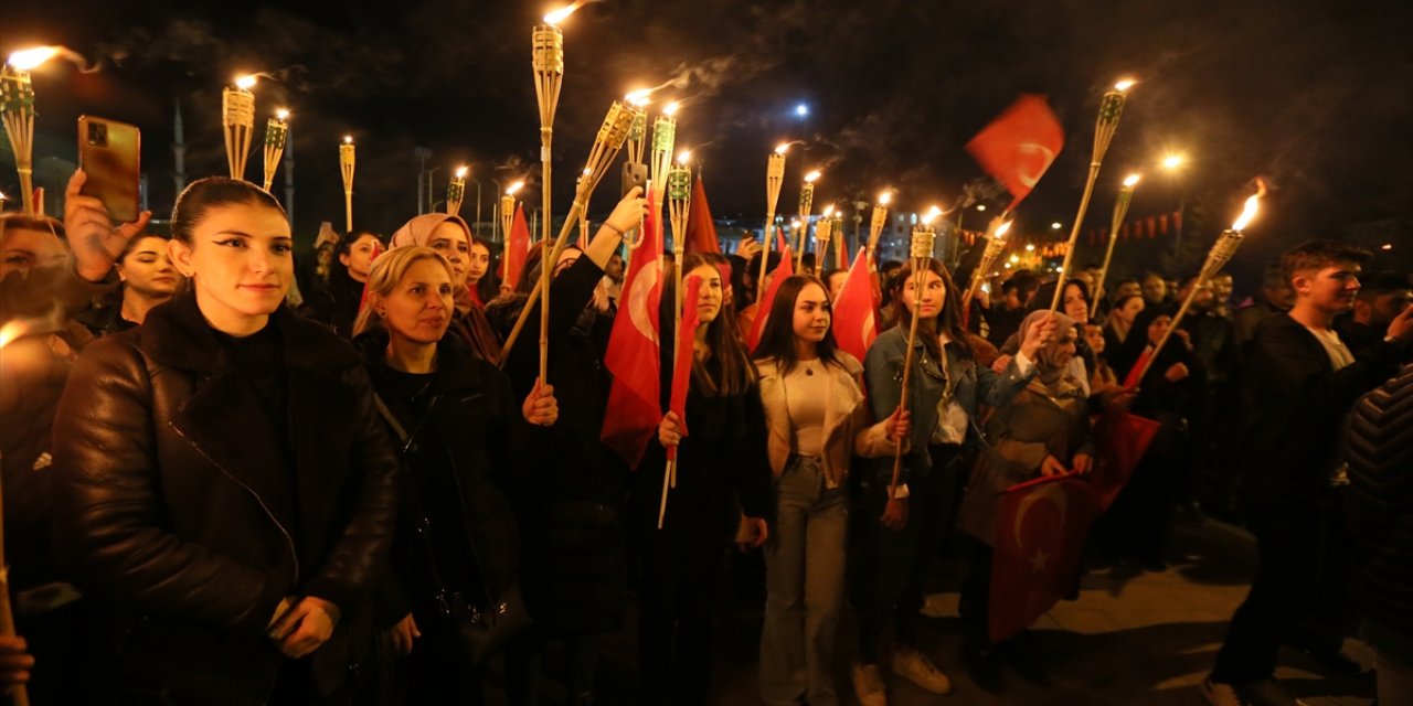 Kars'ın düşman işgalinden kurtuluşu meşaleli yürüyüşle kutlandı