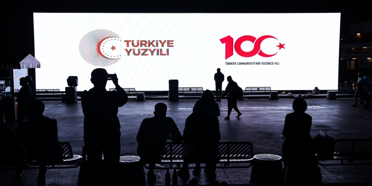 "Boğazda 100. Yıl Gezici Yüzer İskele" Kadıköy'de kuruldu