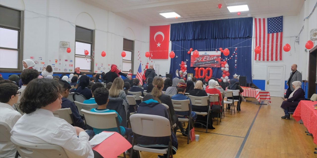 ABD'deki Maarif Okulunda Cumhuriyet'in 100. yılı kutlandı