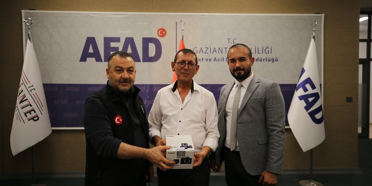 Gaziantep'te depremzede gazetecilere ekipman desteği