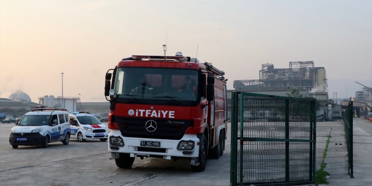 GÜNCELLEME - Kocaeli'de gübre fabrikasında çıkan yangın söndürüldü