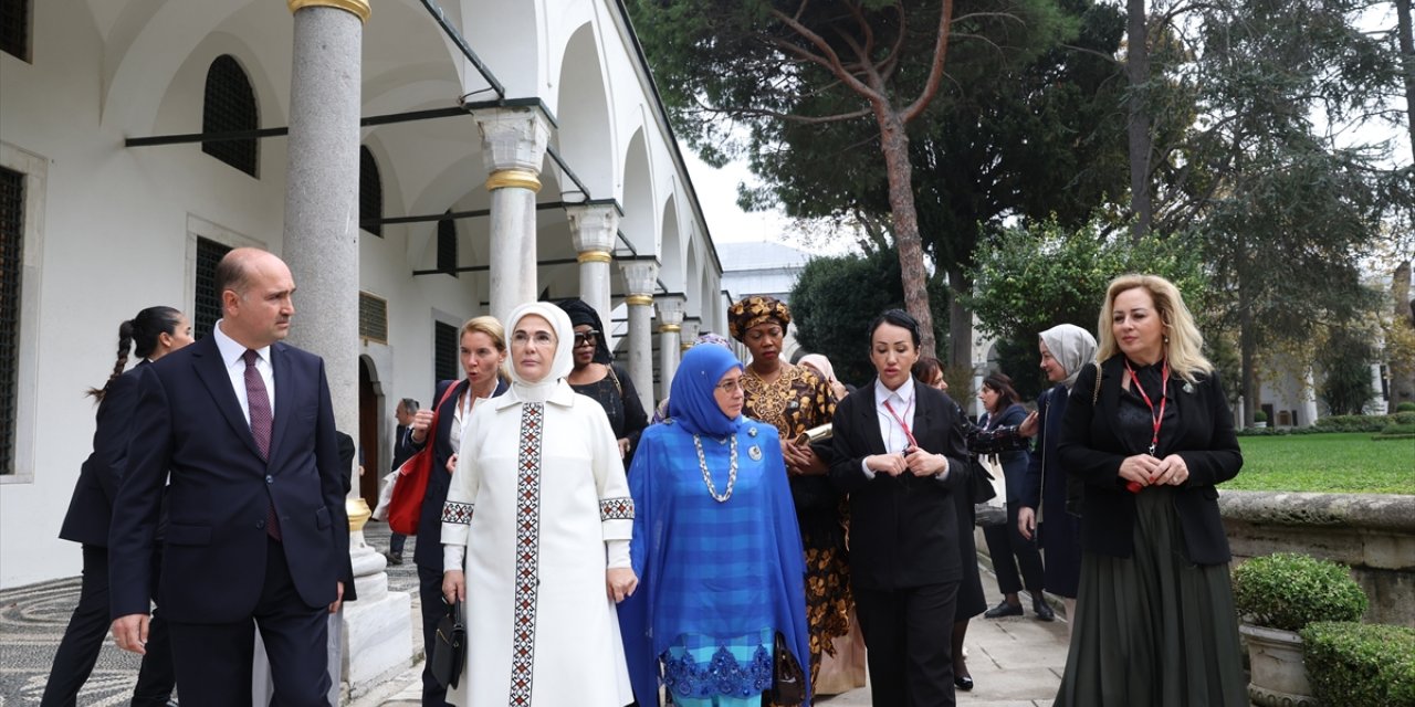 Emine Erdoğan, devlet başkanlarının eşleriyle Topkapı Sarayı'nı gezdi