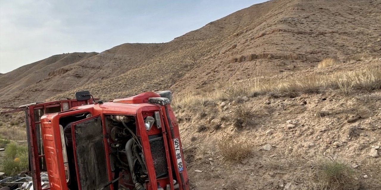 Erzincan’da kamyonetin devrilmesi sonucu 1 kişi öldü