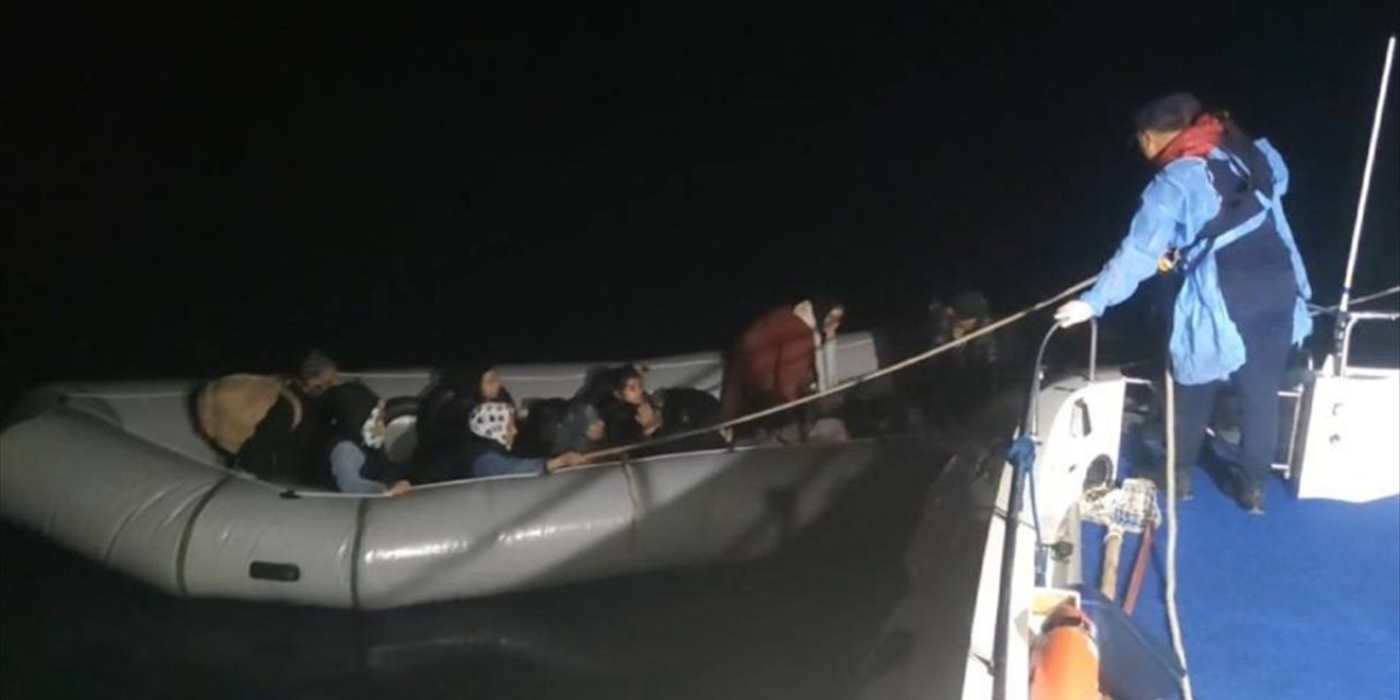 Çanakkale Ayvacık açıklarında 77 düzensiz göçmen kurtarıldı
