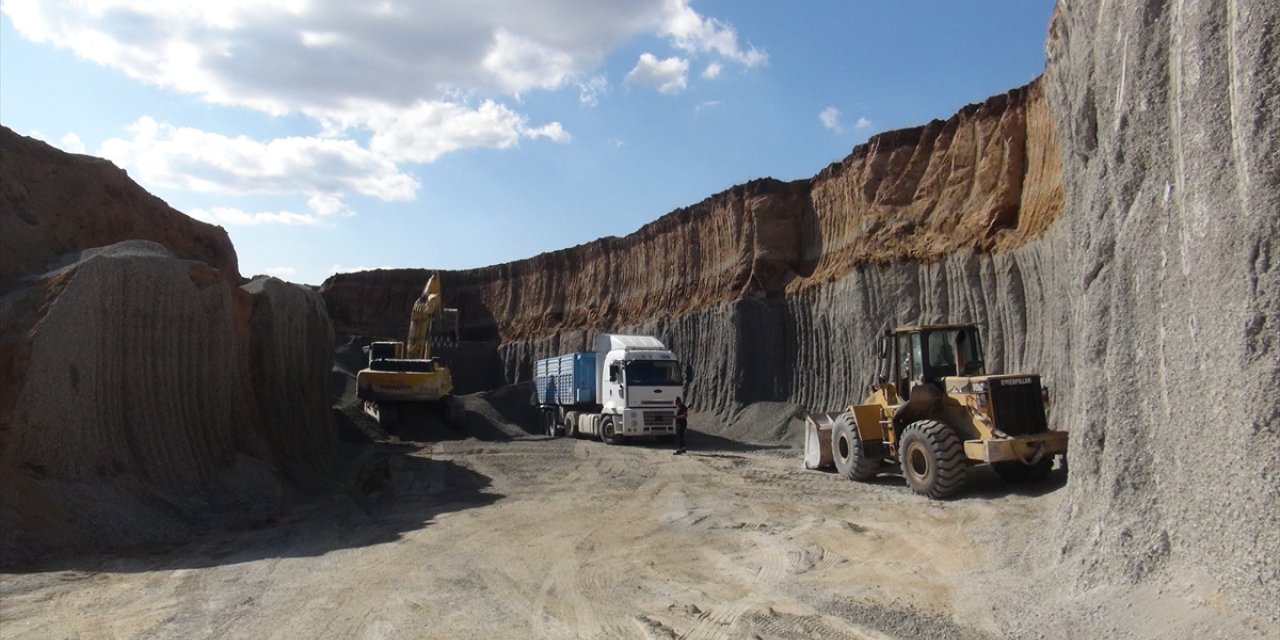 Bitlis'teki ocaklardan günde 700 tır bims ve ponza farklı illere gönderiliyor