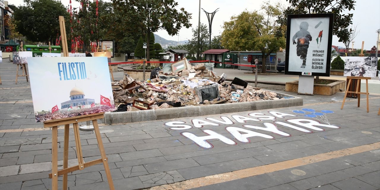 Giresun'da, Gazze'deki saldırılara temsili enkaz oluşturularak dikkat çekildi