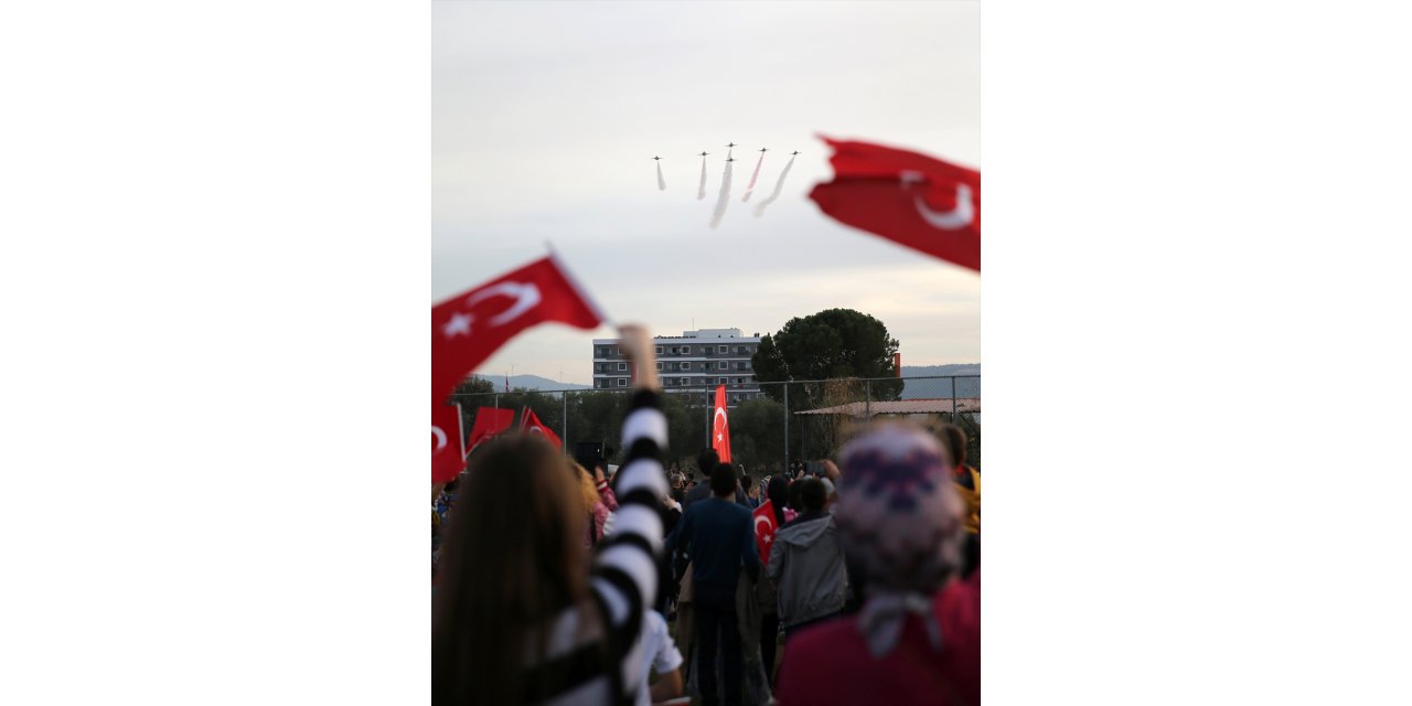 Türk Yıldızları, Manisa'da gösteri uçuşu yaptı