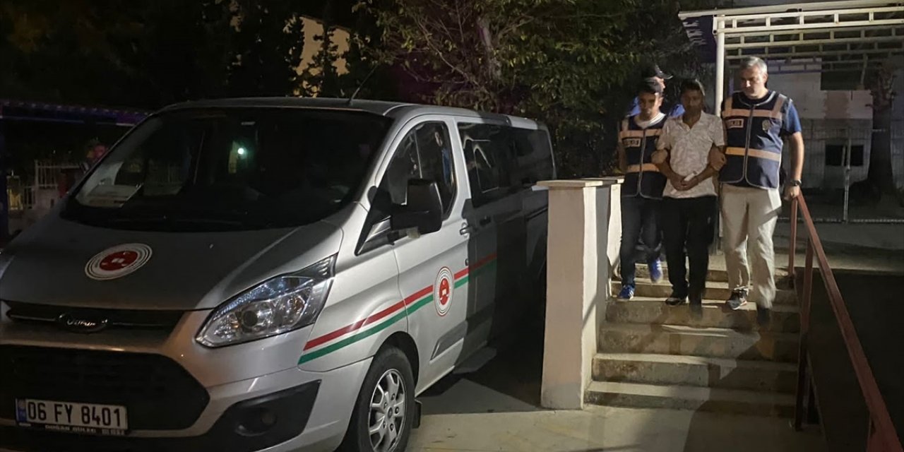 Mersin'de kız kardeşi, eniştesi ve yeğenini öldüren zanlı ile oğlu tutuklandı