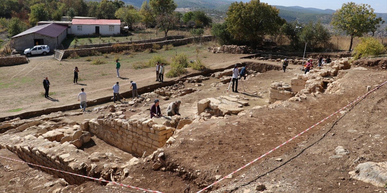 Diyarbakır'da içinde 46 mezarın olduğu 1500 yıllık kilise kalıntısı bulundu