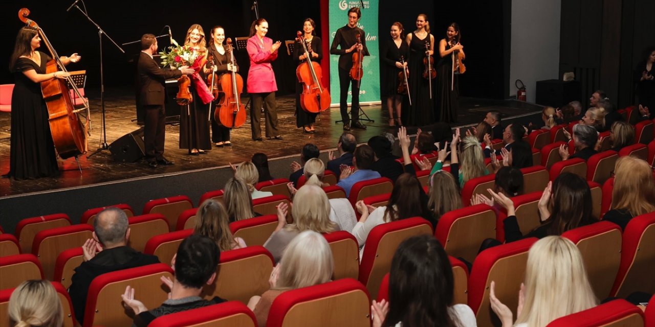 YEE, Türkiye Cumhuriyeti'nin 100. yıl dönümü dolayısıyla Sırbistan'da konser düzenledi