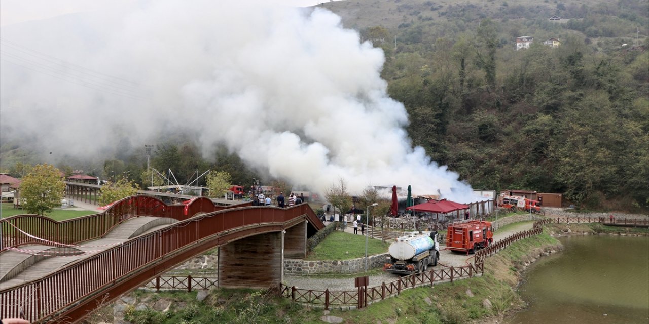 Trabzon'da Büyükşehir Belediyesine ait sosyal tesisteki restoran yandı