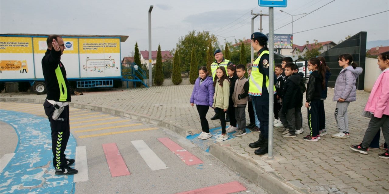 Bolu'da trafik güvenliği için 3 yılda yaklaşık 17 bin 500 öğrenciye eğitim verildi